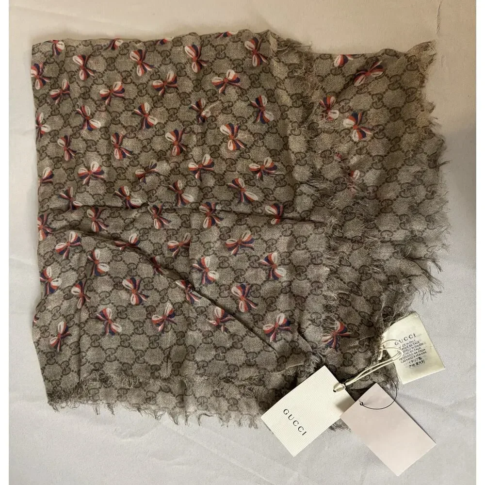 New With Tags Gucci Modal/Silk GG Supreme Bow Detail Girls 32”X32” Scarf $595.00